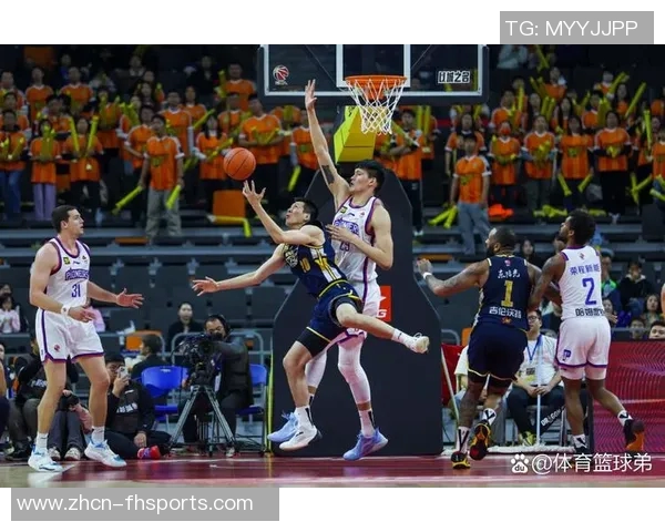 陈林坚状态回暖7投6中砍下15分三分球完美三连击助力球队奋战